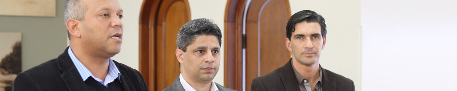 Prefeito Eloísio Lourenço recebe o Pró-reitor Prof. Iran Calixto Abrão e o Diretor Acadêmico Prof. Márcio Leandro Gonçalves  (FOTO: Marcos Corrêa)